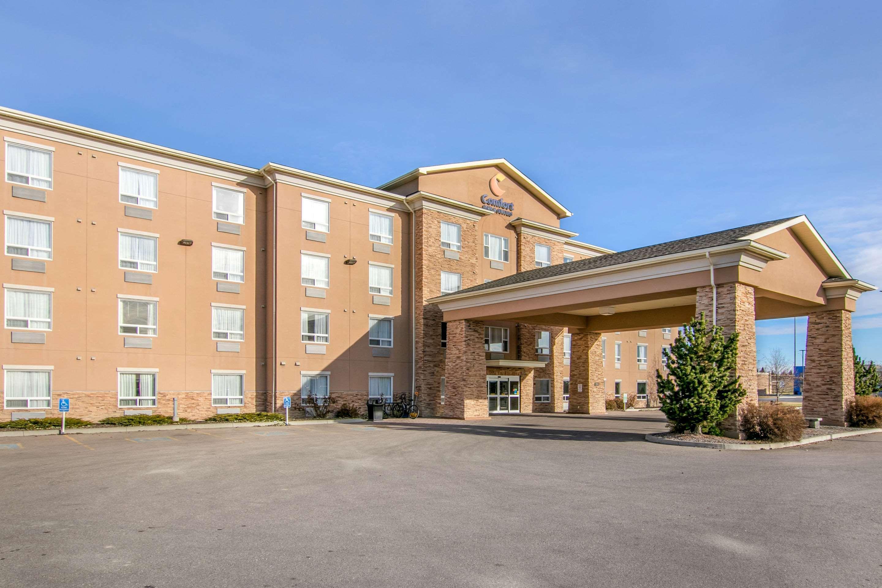 Comfort Inn & Suites Airdrie Exterior photo