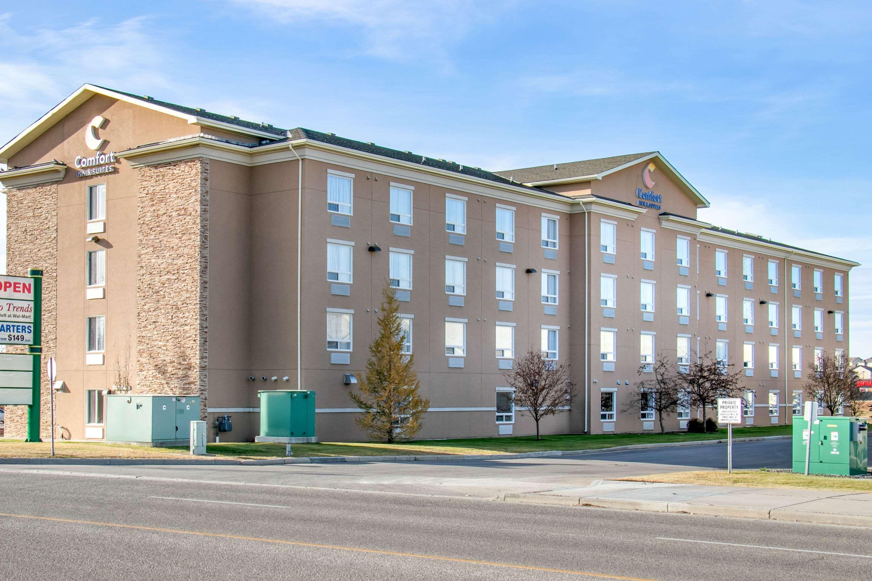 Comfort Inn & Suites Airdrie Exterior photo