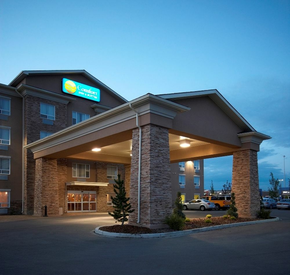 Comfort Inn & Suites Airdrie Exterior photo